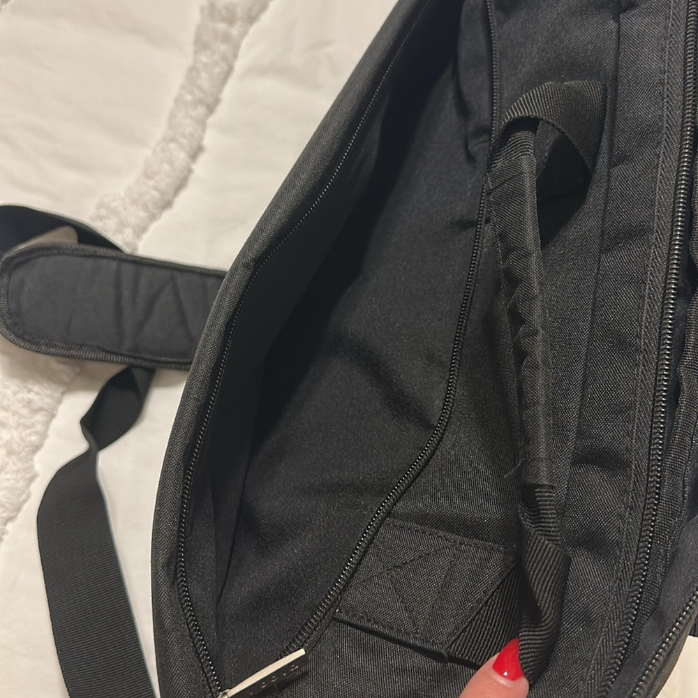 Voova laptop bag in black, EUC, measurements in pics. Front and back zip pocket - Picture 8 of 9
